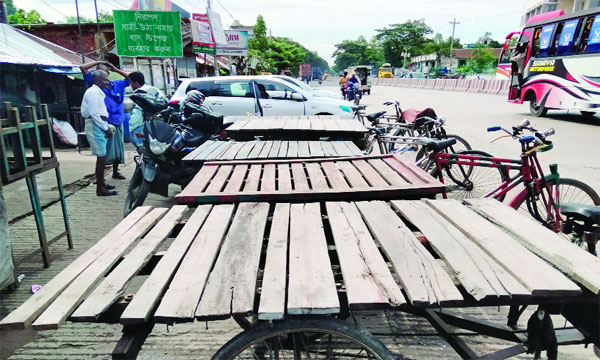 বড় কষ্টে আছে মিরসরাইয়ের নিম্ন আয়ের মানুষ